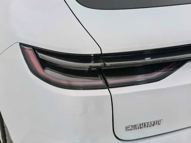 Geely Galaxy Galaxy E8 2024 550km RWD MAX — Фото автомобиля 18