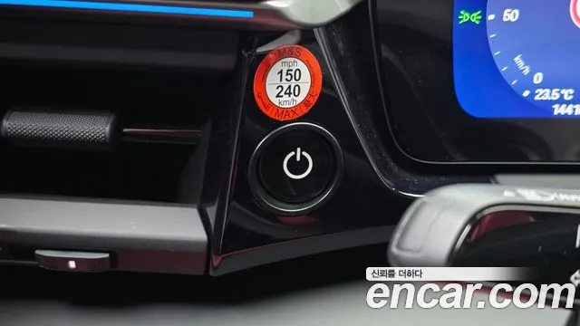 Porsche Macan Electric — Фото автомобиля 28