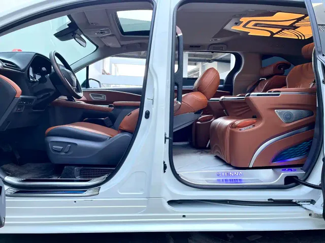Toyota Sienna — Фото автомобиля 20