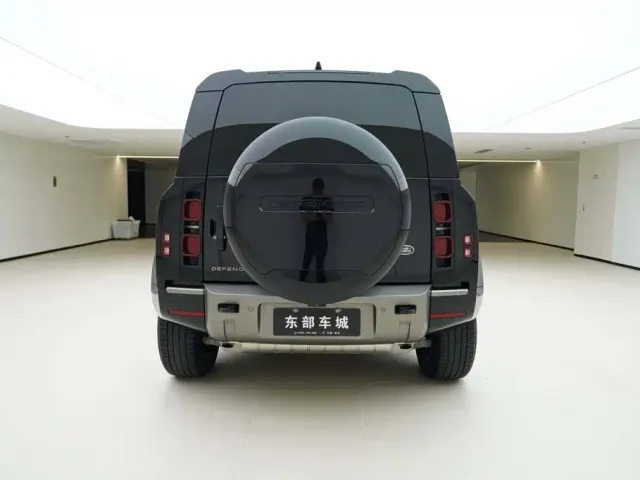 Land Rover Defender — Фото автомобиля 5