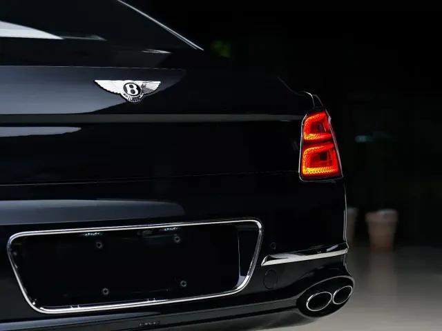 Bentley Flying Spur — Фото автомобиля 15