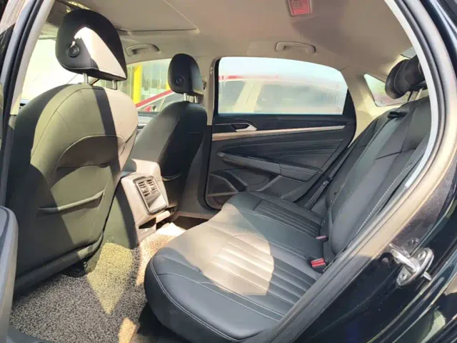 Volkswagen Passat — Фото автомобиля 16