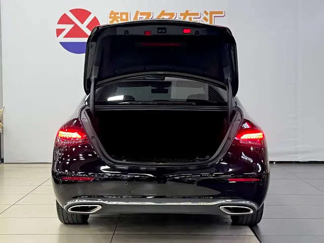 Mercedes-Benz E-Class — Фото автомобиля 14
