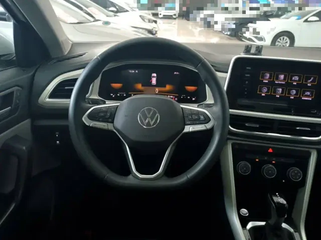 Volkswagen T-Roc — Фото автомобиля 10