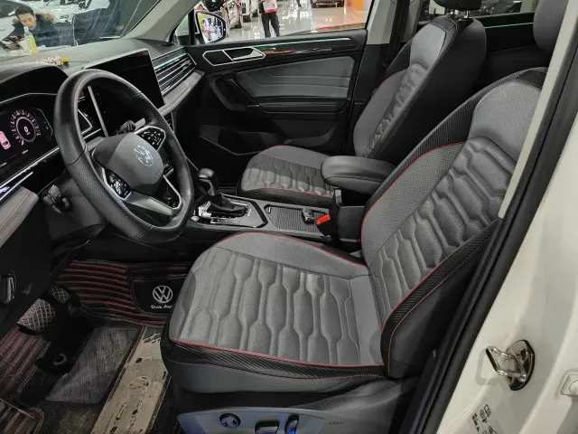 Volkswagen Tiguan L PHEV — Фото автомобиля 3