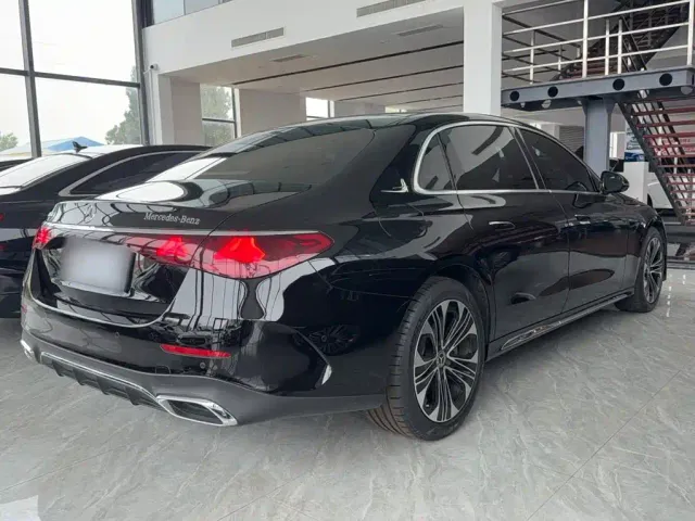 Mercedes-Benz E-Class — Фото автомобиля 11