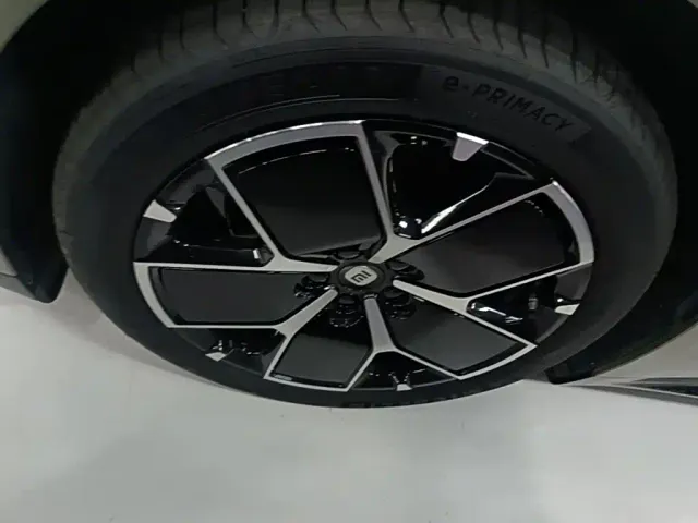 Xiaomi SU7 — Фото автомобиля 22