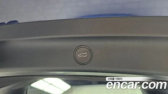 Tesla Model Y — Фото автомобиля 23
