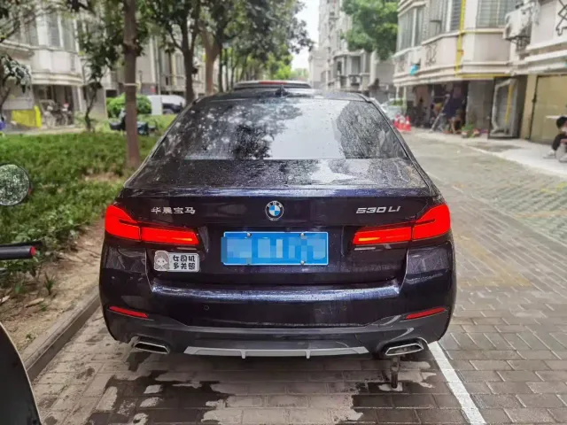 BMW 5 Series — Фото автомобиля 2