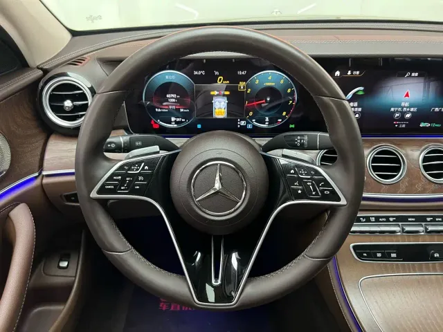 Mercedes-Benz E-Class — Фото автомобиля 14