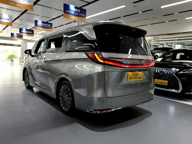 Lexus LM — Фото автомобиля 7