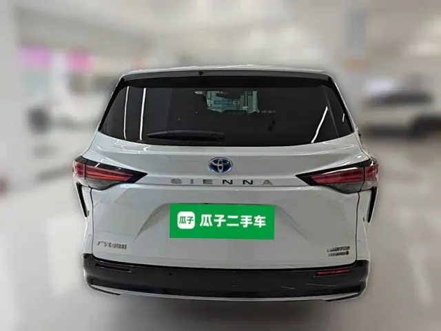 Toyota Sienna — Фото автомобиля 7