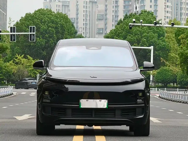 Li Auto L9 — Фото автомобиля 2