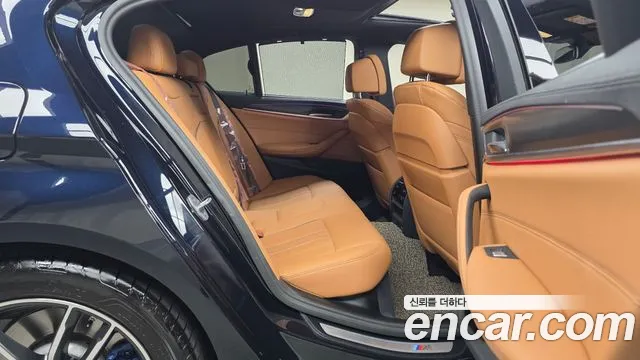 BMW 5 Series G30 — Фото автомобиля 17