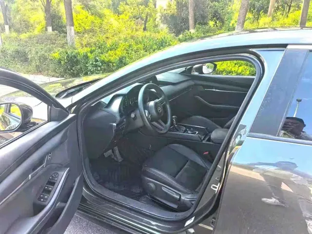 Mazda Axela — Фото автомобиля 4