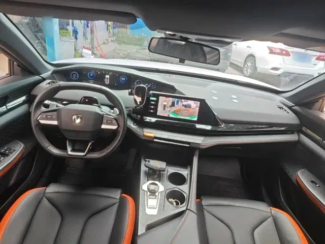 Changan Changan UNI-V 2023 1.5T Luxury Edition — Фото автомобиля 9