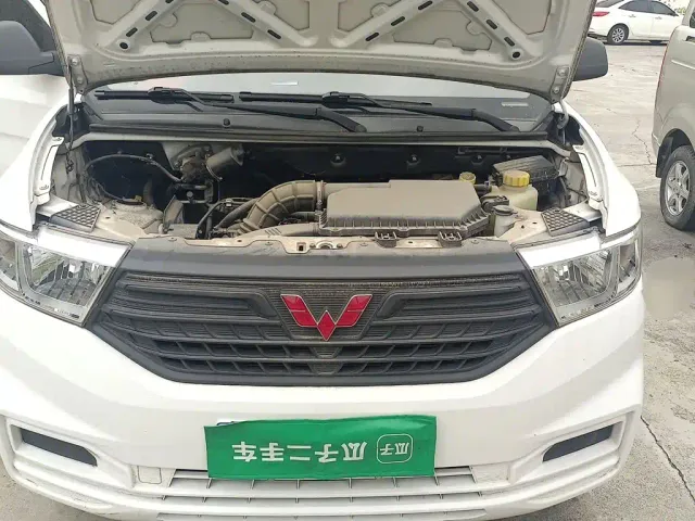 Wuling Hongguang V — Фото автомобиля 16