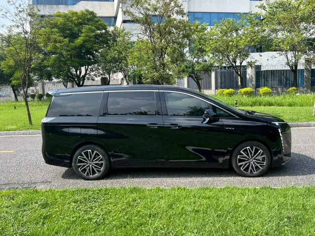 GAC Trumpchi E8 — Фото автомобиля 4