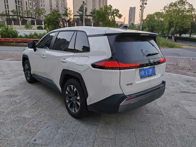 Toyota RAV4 — Фото автомобиля 6