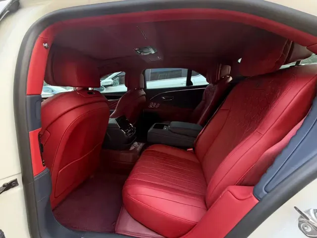 Bentley Flying Spur — Фото автомобиля 7