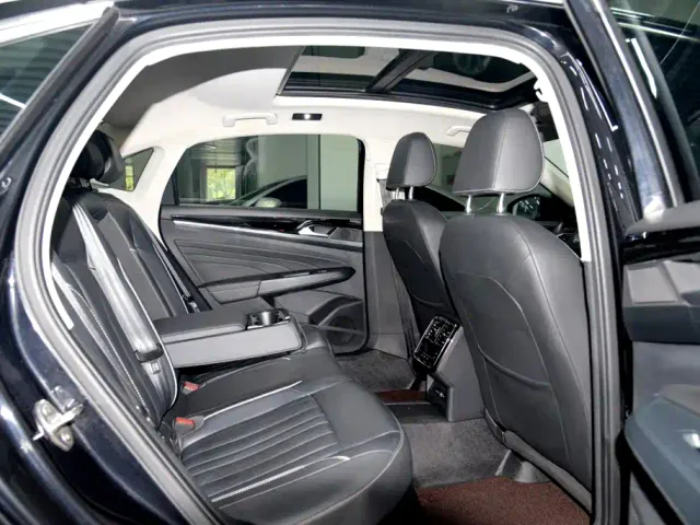 Volkswagen Passat — Фото автомобиля 17