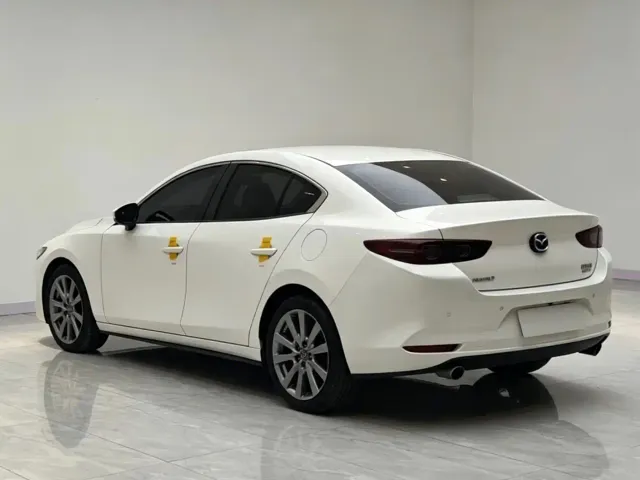 Mazda Axela — Фото автомобиля 7