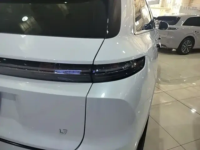 Li Auto L7 — Фото автомобиля 7