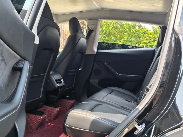 Tesla Model Y — Фото автомобиля 8