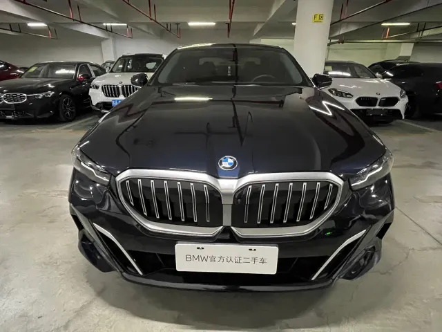 BMW 5 Series — Фото автомобиля 2
