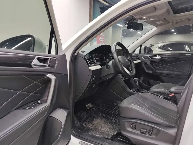 Volkswagen Tiguan L — Фото автомобиля 8