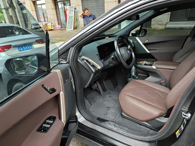 BMW iX — Фото автомобиля 17