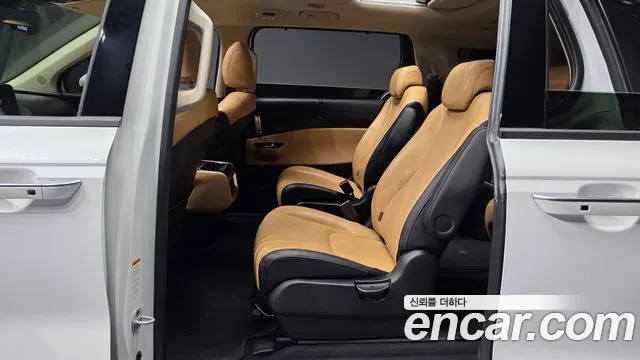 Kia Carnival Generation 4 — Фото автомобиля 17