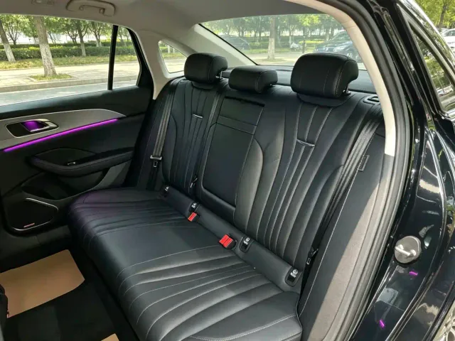Hongqi H5 — Фото автомобиля 5