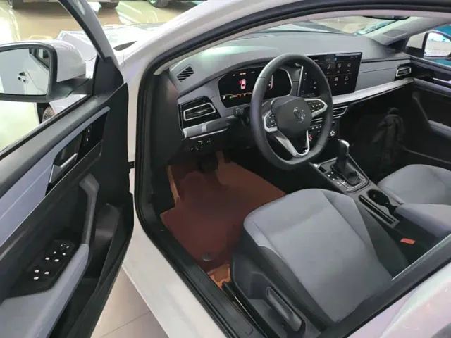 Volkswagen Lavida — Фото автомобиля 15