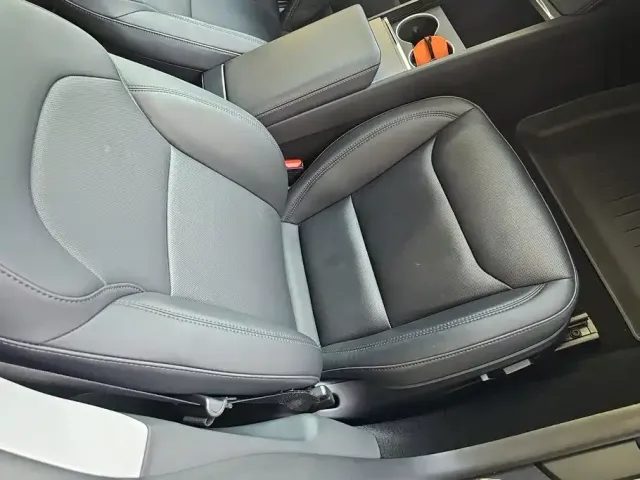 Tesla Model 3 — Фото автомобиля 8