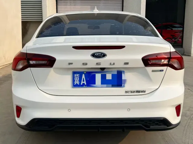 Ford Focus — Фото автомобиля 5