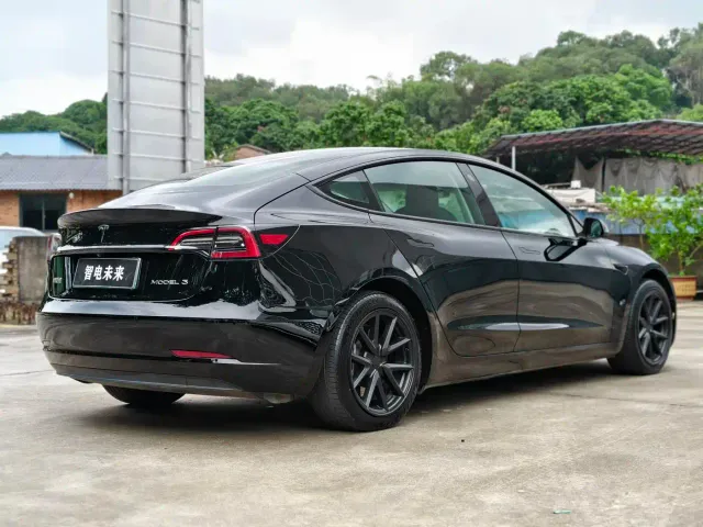 Tesla Model 3 — Фото автомобиля 6