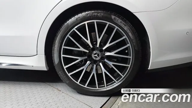 Mercedes-Benz S-Class — Фото автомобиля 19