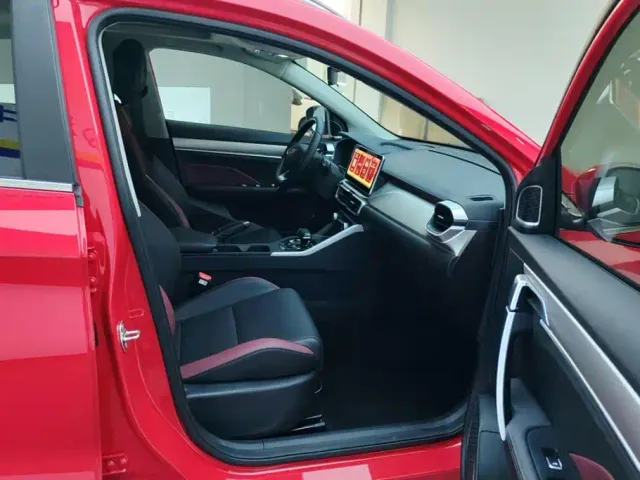 Geely Binyue — Фото автомобиля 7