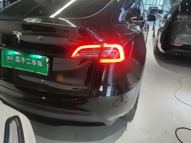 Tesla Model Y — Фото автомобиля 7