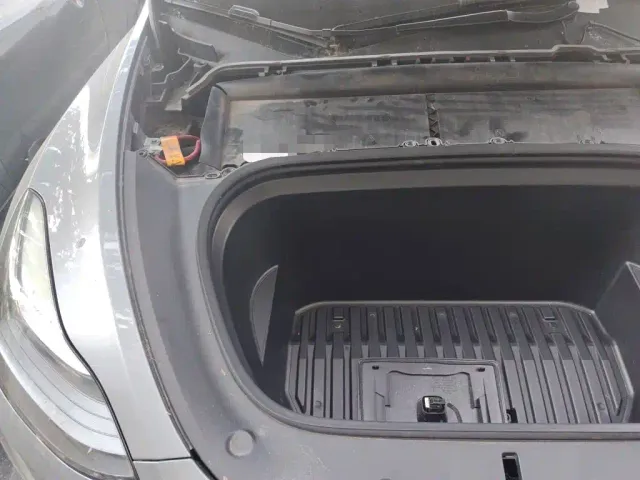 Tesla Model Y — Фото автомобиля 21