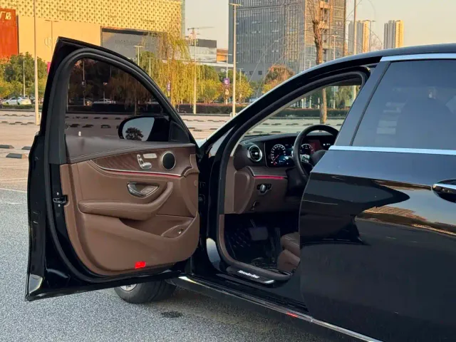 Mercedes-Benz E-Class — Фото автомобиля 7