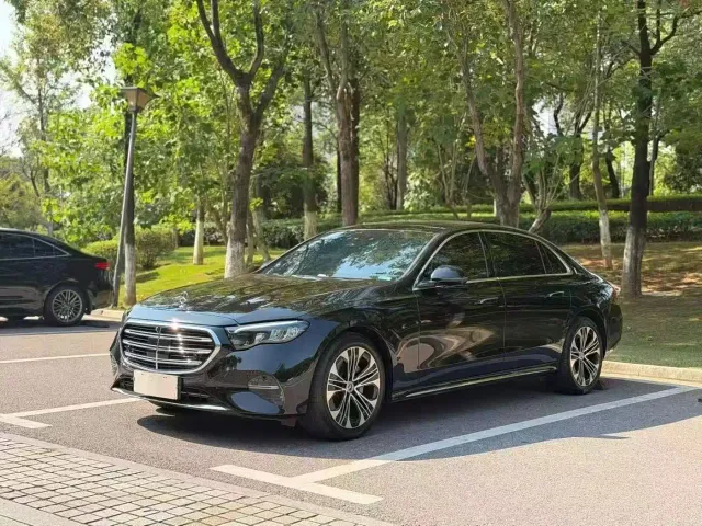 Фотография автомобиля — Mercedes-Benz E-Class
