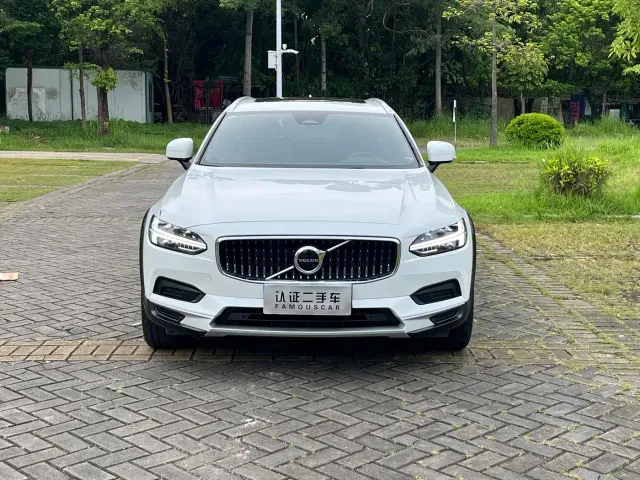 Volvo V90 — Фото автомобиля 2