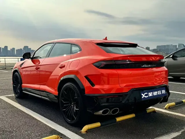 Lamborghini Urus — Фото автомобиля 5
