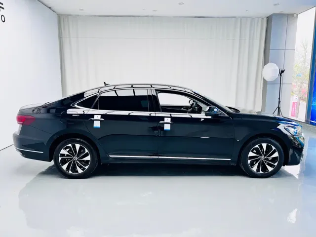 Volkswagen Passat — Фото автомобиля 5