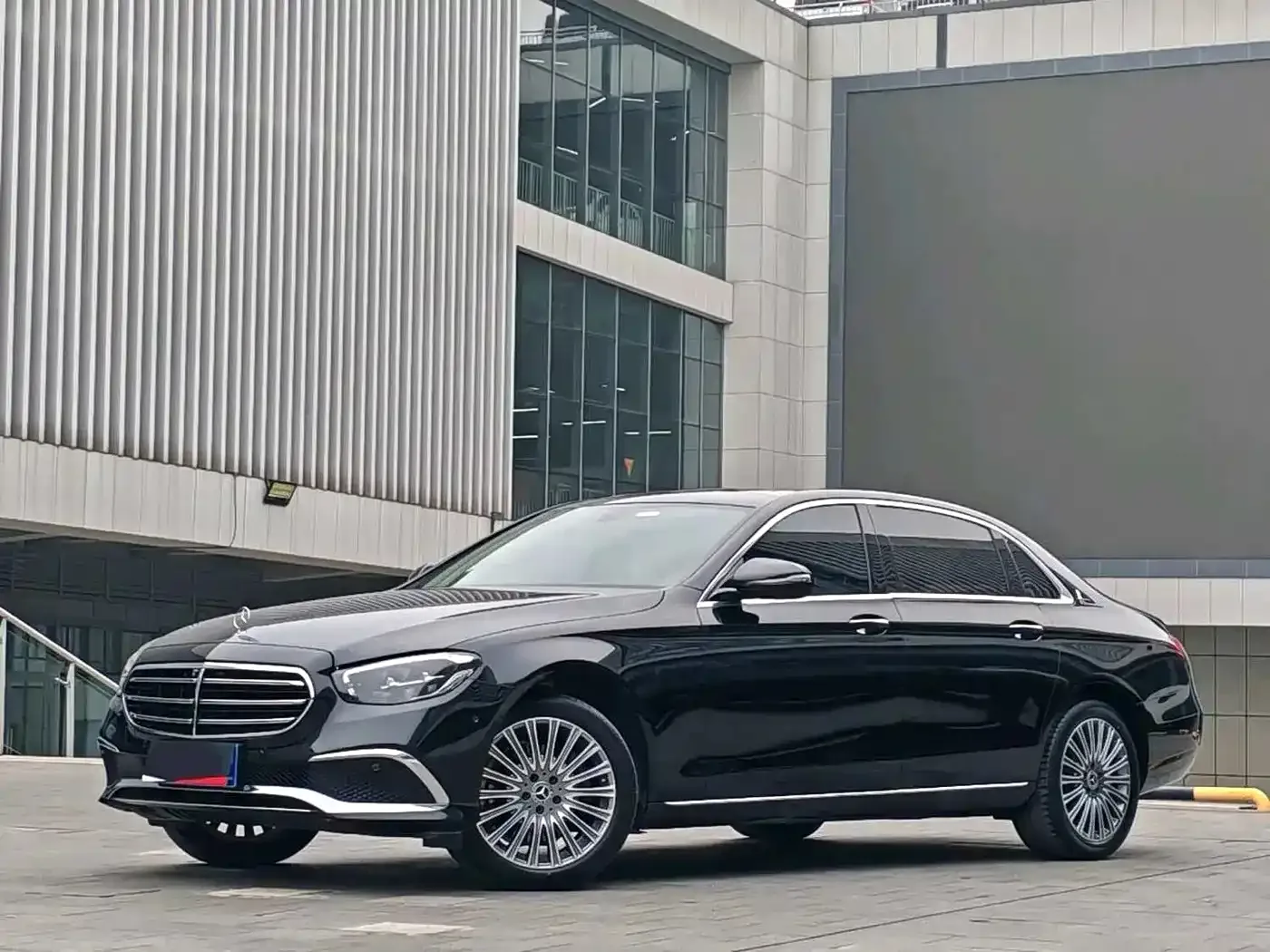Mercedes-Benz Mercedes-Benz E-Class 2022 E 300 L Fashion — Фото автомобиля 2