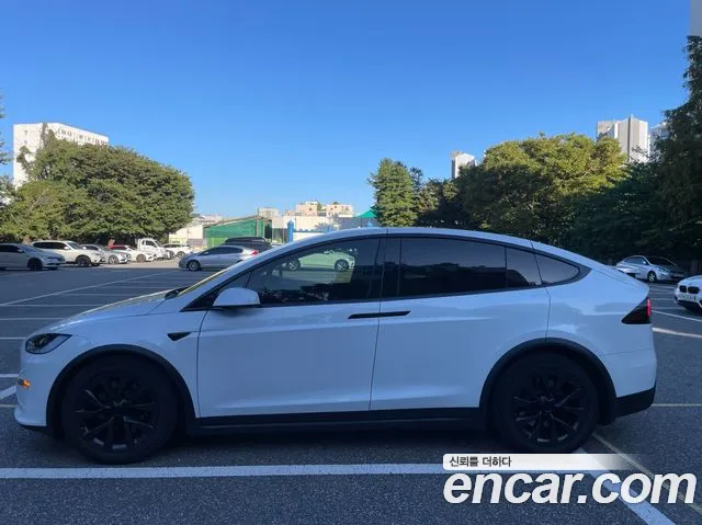 Tesla Model X — Фото автомобиля 13