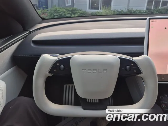 Tesla Model Y — Фото автомобиля 14