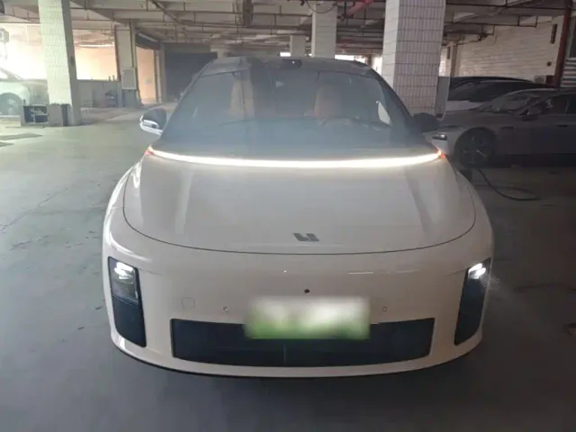 Li Auto i6 — Фото автомобиля 2